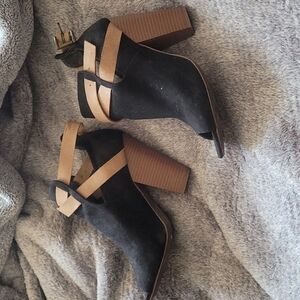 JustFab black and tan peep toe with 4" heel Perfect condition Lightly loved 😍